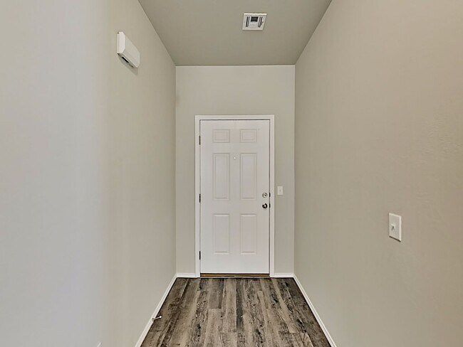 Building Photo - Beautiful 3 Bedroom 2 Bath Home in Shawnee