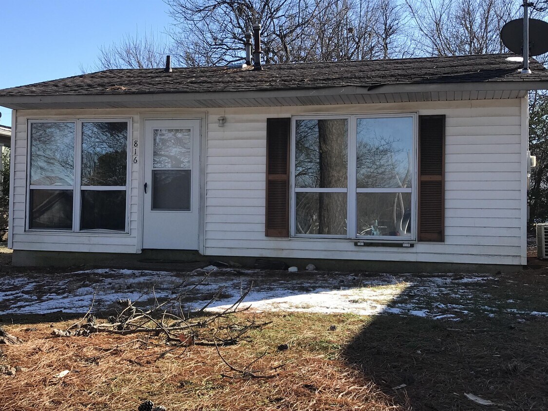 Primary Photo - 816 W Howell St