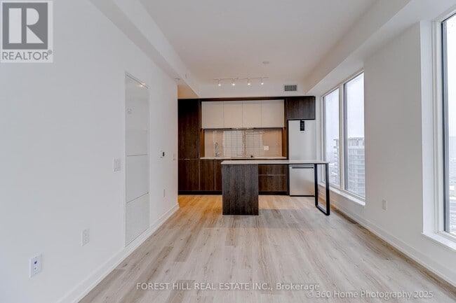 Building Photo - 395 Square One Dr