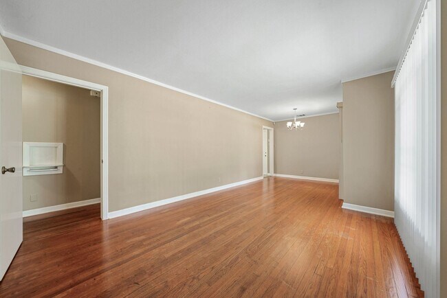 Building Photo - 3 Bedroom/1 Bathroom Ridgeview Subdivision