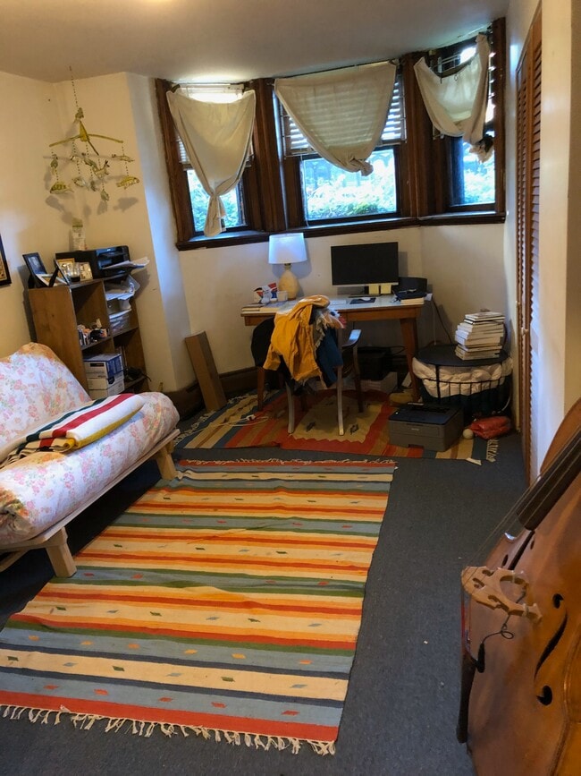 Front Bedroom - 13 Magazine St
