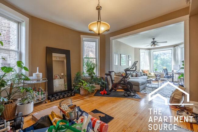 Building Photo - 3110 W Fullerton Ave