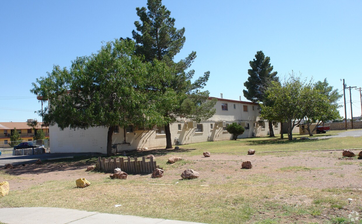 Building Photo - 4646 Maxwell Ave