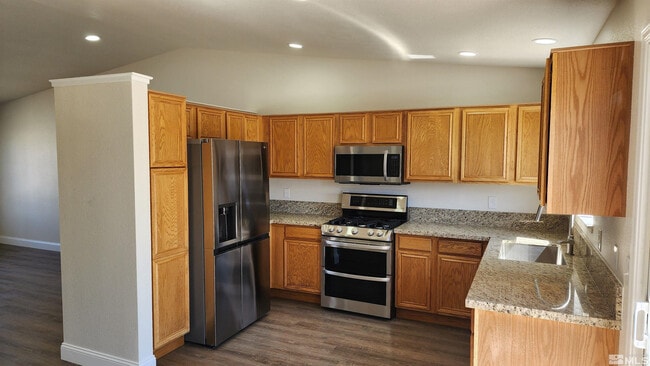 Building Photo - 5910 Poinsettia Ct