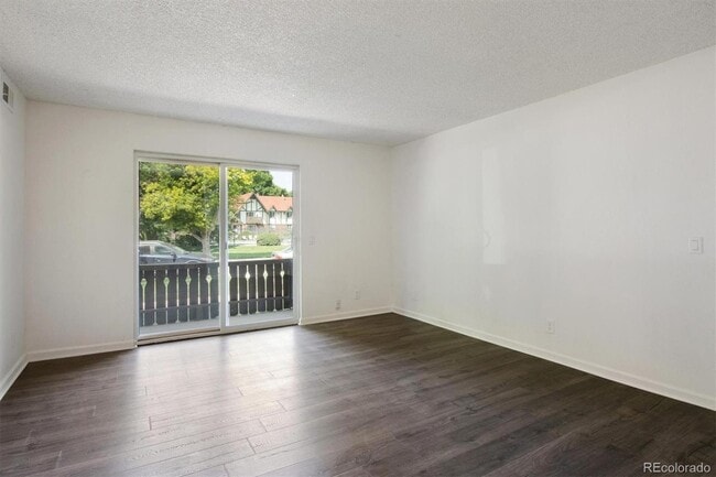 Building Photo - 3250 Oneal Cir