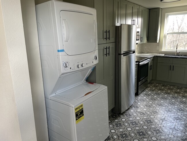 Foto del edificio - Totally updated 2 bedroom 1 bath home walk...