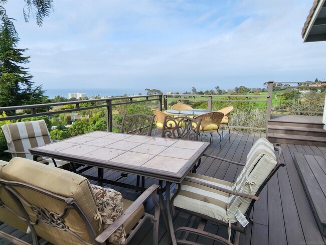 Building Photo - 6627 Muirlands Dr