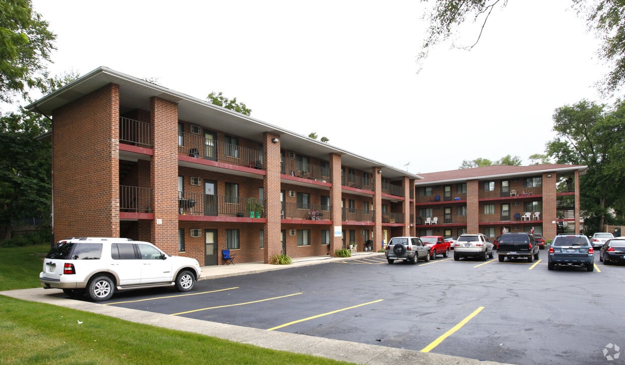Harbor View Apartments Apartments in Fox Lake, IL