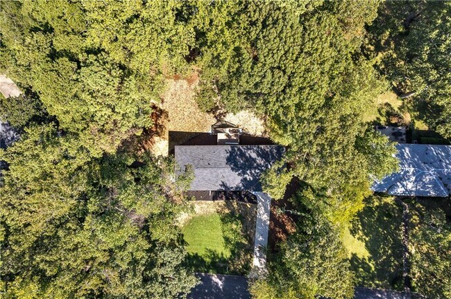 Foto del edificio - 2615 Holly Ln