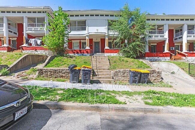 Foto del edificio - 3228-3230 E 8th St.