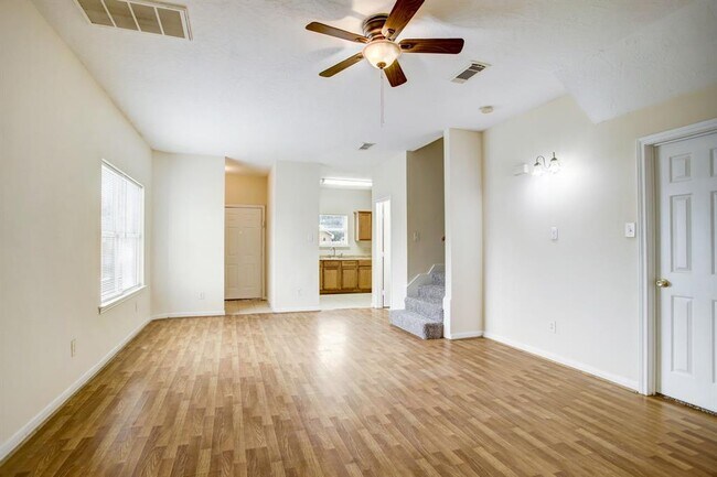 Building Photo - 8005 Parnell St