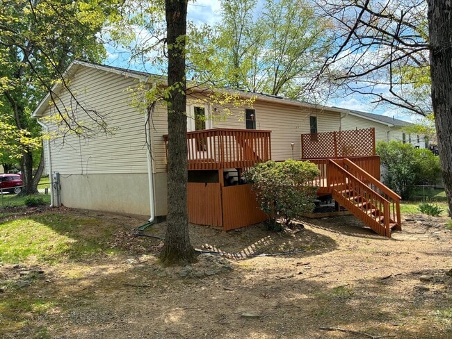 Foto del edificio - 111 Everette Pl