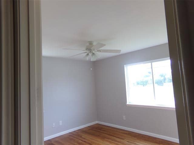 Foto del edificio - 1241 Sleepy Hollow Dr