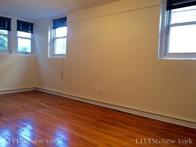 Building Photo - 2435 E 19th St