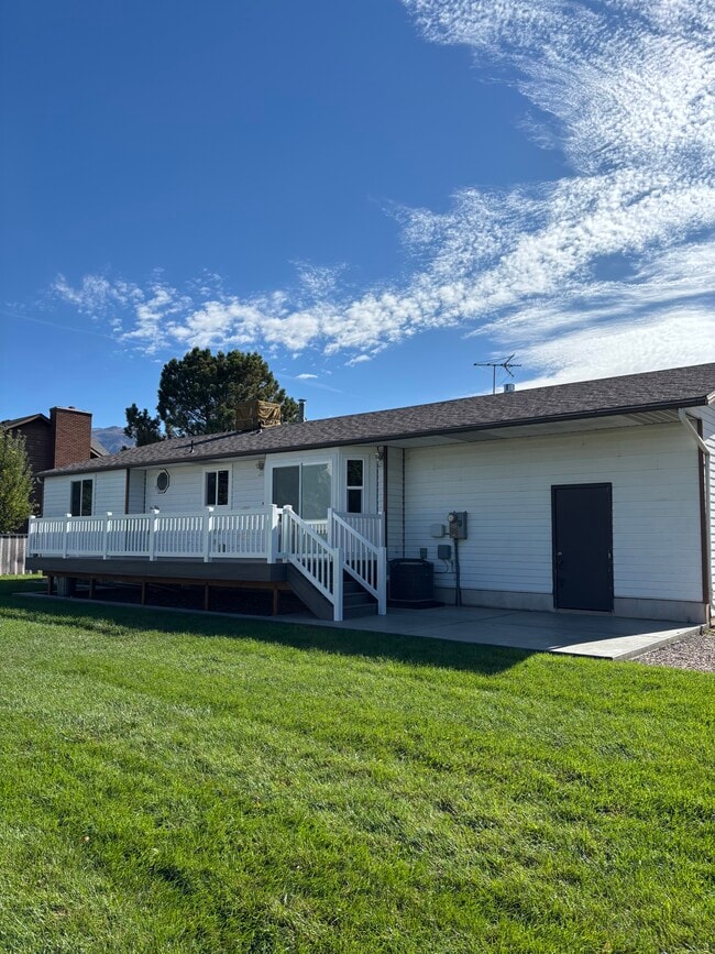 Back Yard - 111 E 900 S