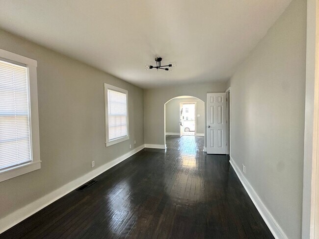 Foto del edificio - JUST RENOVATED!!  Retro Old Hickory Village Townhouse! Close to EVERYTHING!
