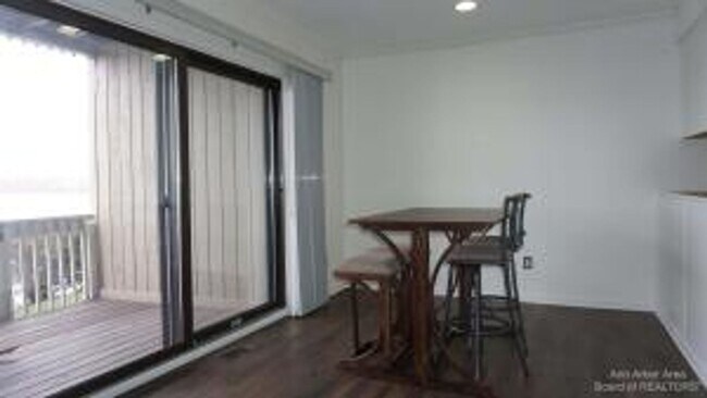 Foto del edificio - 2 Bedroom Lakeside Condo