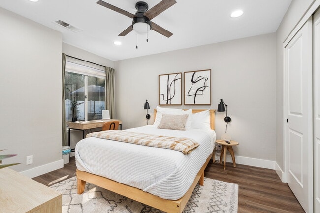 Building Photo - 9178 N Woodlawn Dr