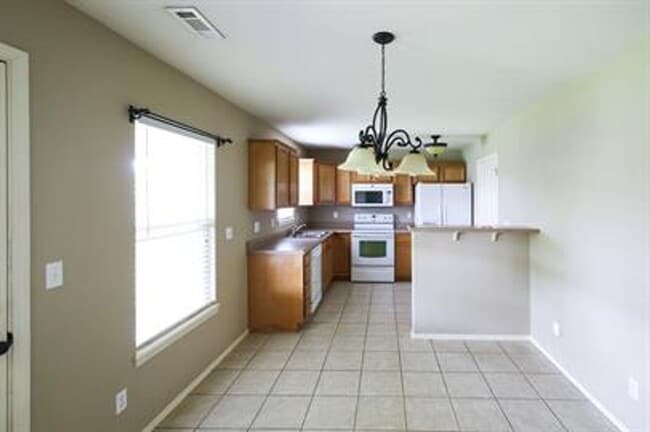 Building Photo - Beautiful 4 bedrooms house in Bentonville!
