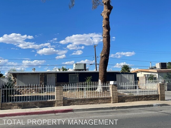 Building Photo - 3 br, 2 bath House - 2200 E. Tonopah Ave