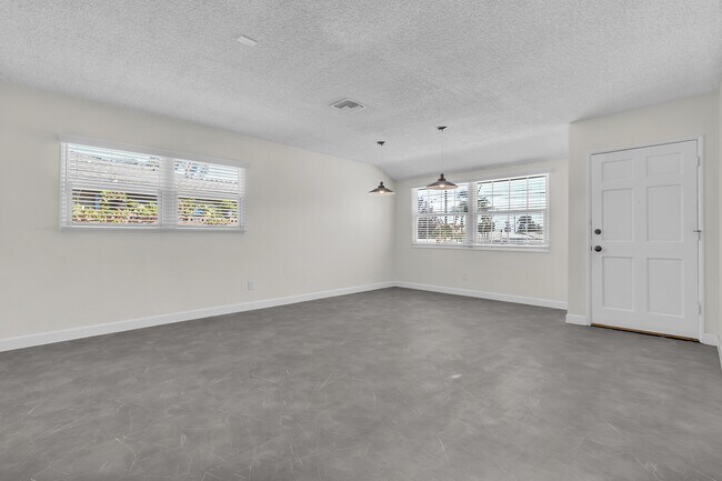 Building Photo - 4824 Benito St
