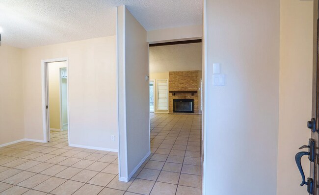 Foto del edificio - 8806 Thatch Dr