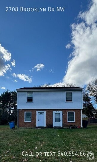 Building Photo - 2708 Brooklyn Dr NW