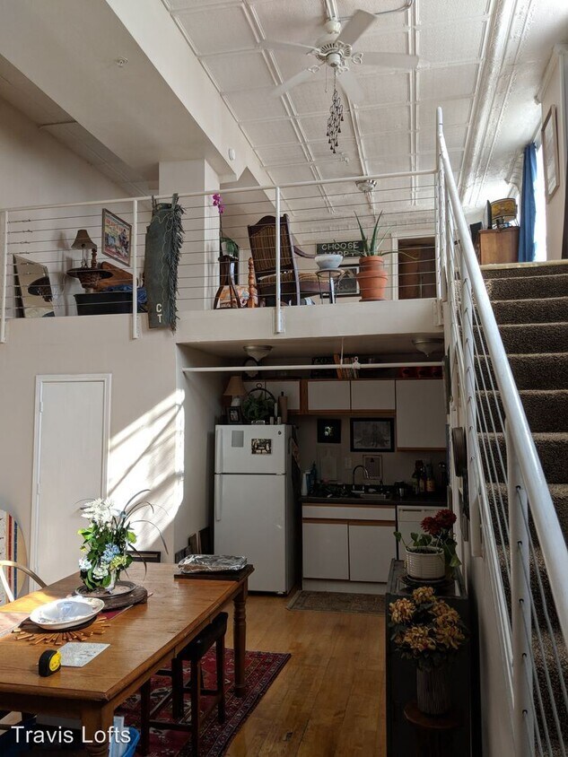 Foto del edificio - 225 N Travis St