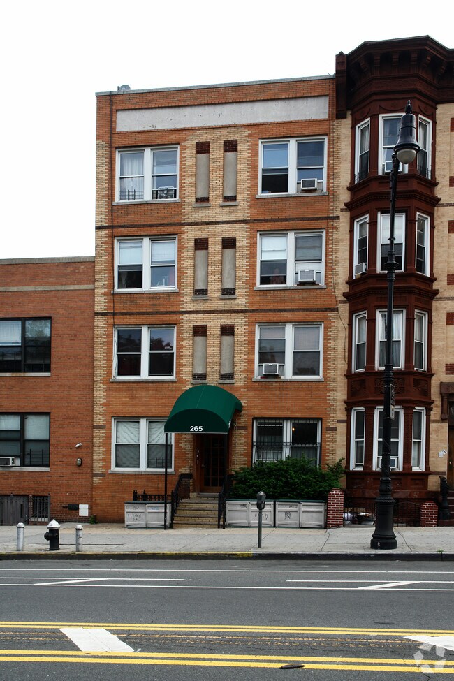 Building Photo - 265 9th St