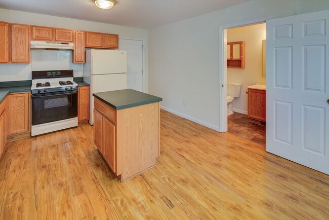 Building Photo - Welcome to your new home at 9 Maria Lane