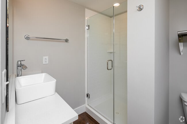 Studio - 320SF - Bathroom - The Byrum