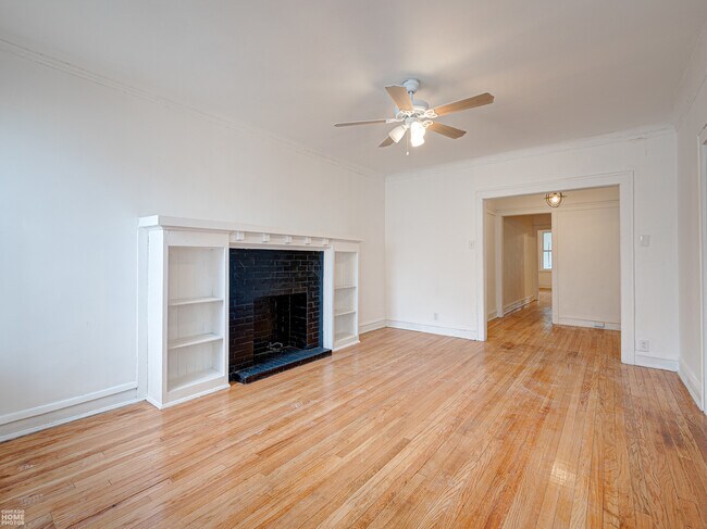 Building Photo - 2222 E 70th St