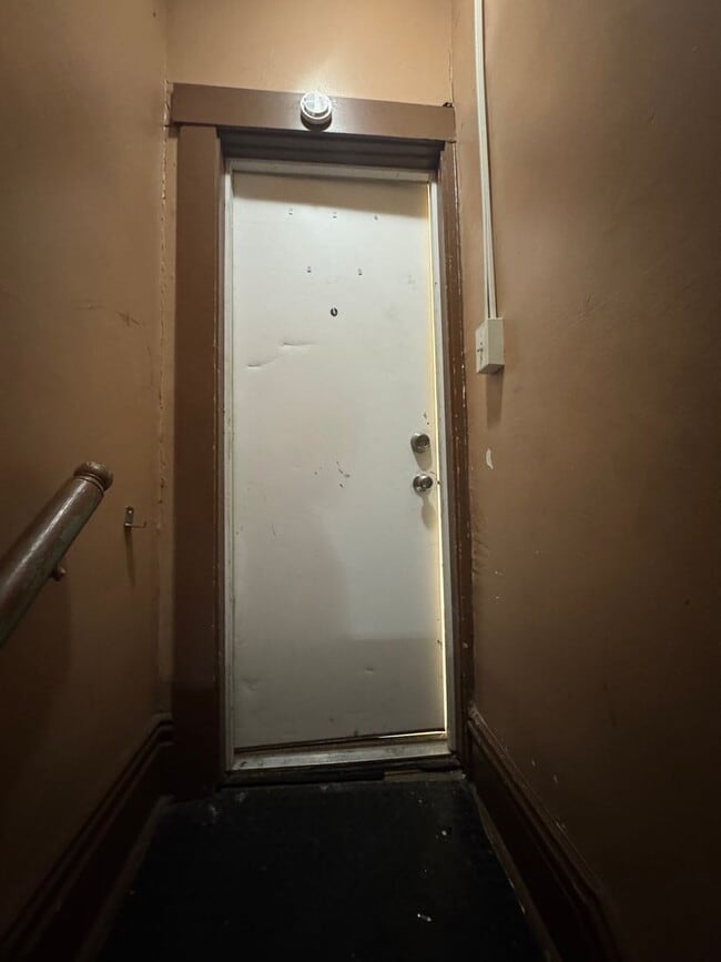 Building Photo - 810 Amity St