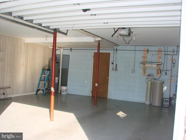 Building Photo - 1167 Redwood Dr