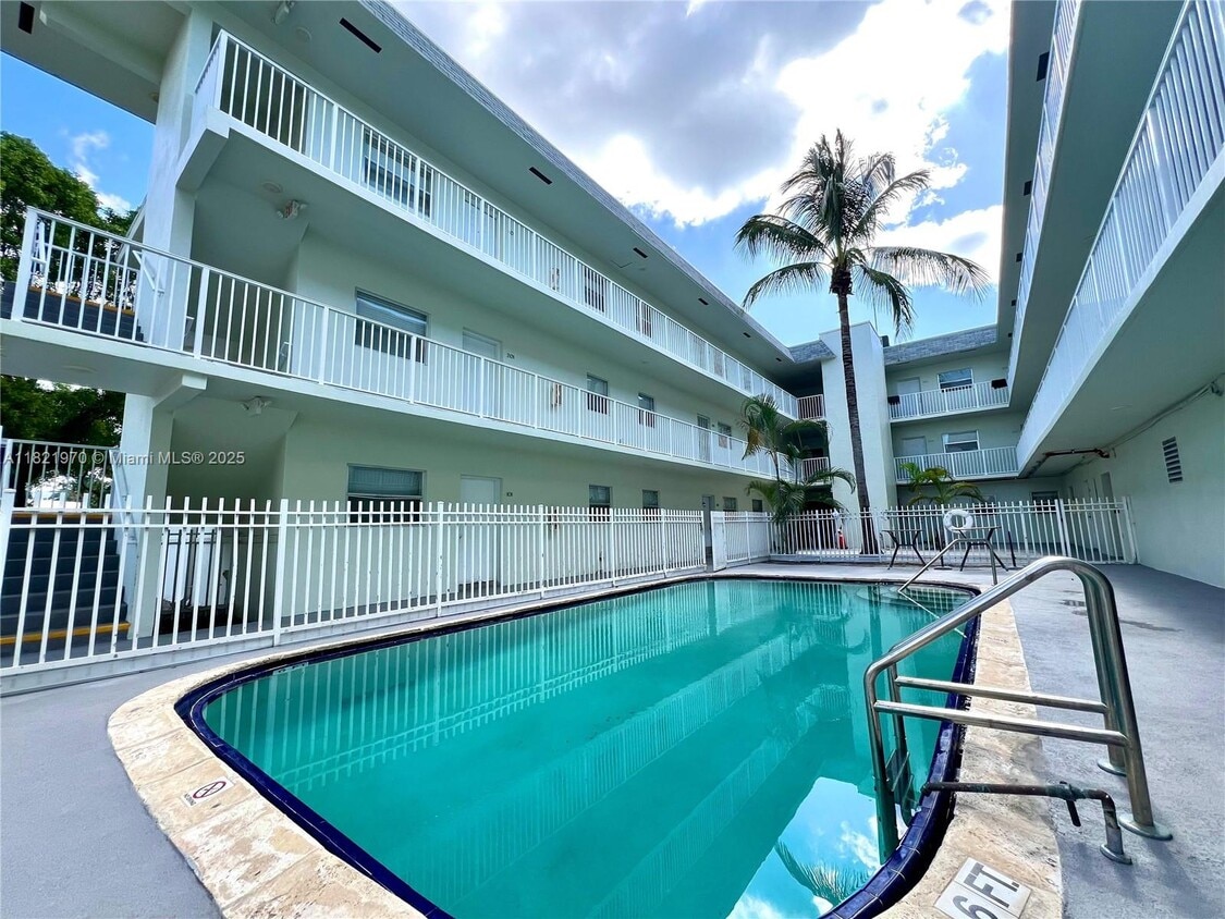 Foto principal - 12890 NE 8th Ave