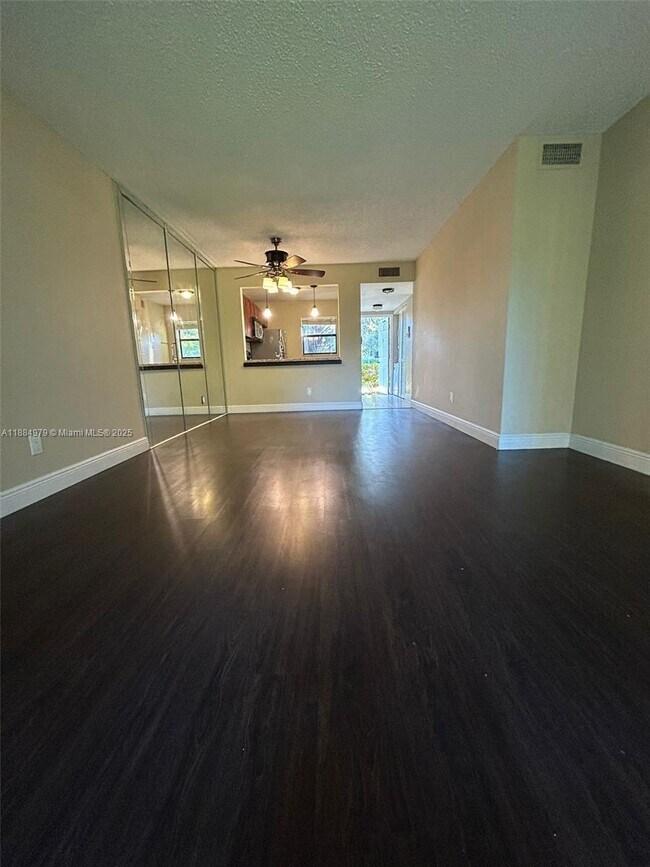 Foto del edificio - 10325 NW 11th St