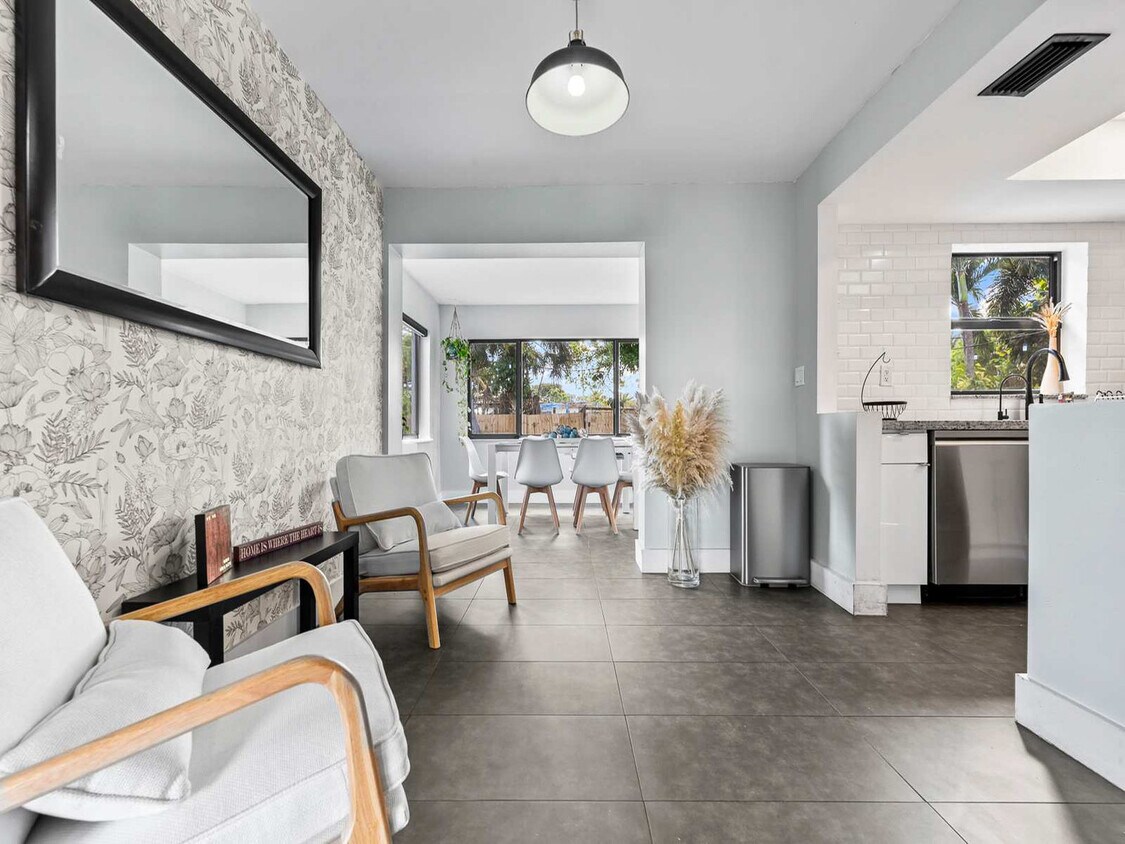 Foto principal - 2740 NW 21st St
