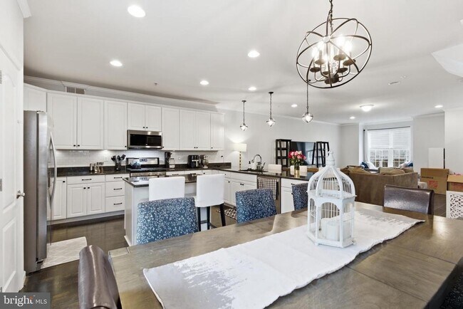 Foto del edificio - 7722 Dagny Wy