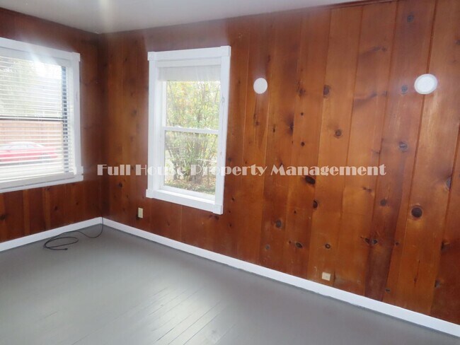 Building Photo - 1 br, 1 bath House - 630 Kelly Blvd.
