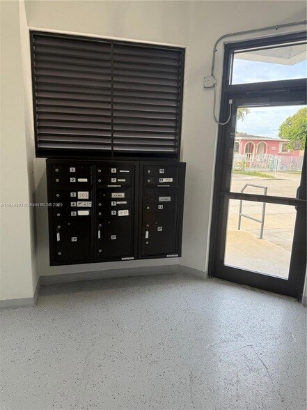 Foto principal - 859 E 24th St