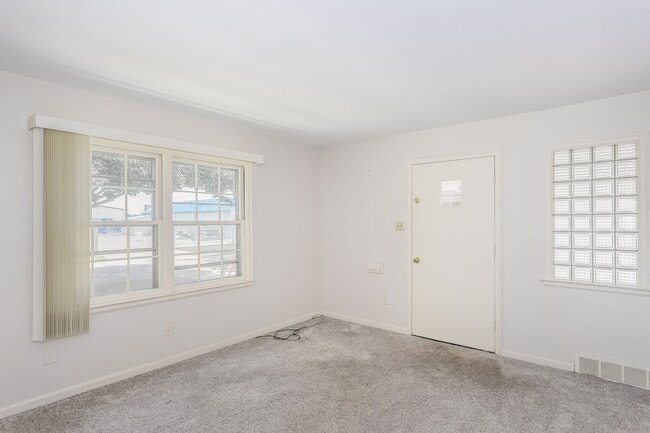 Building Photo - 516 S Erie Ave