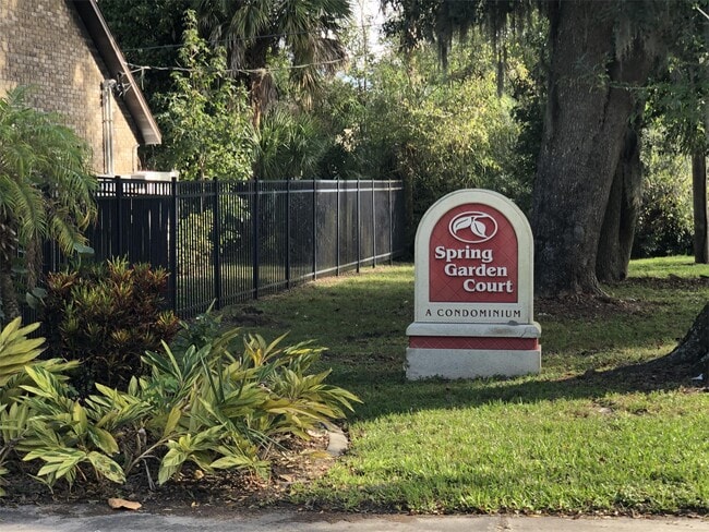 Foto del edificio - 1662 Spring Garden Ct