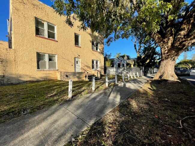 Building Photo - 1881 SW 11th St