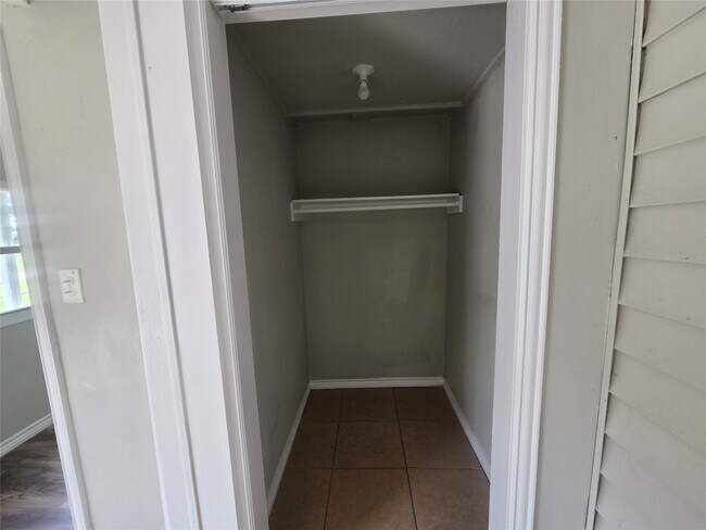 Building Photo - 202 N Logan St