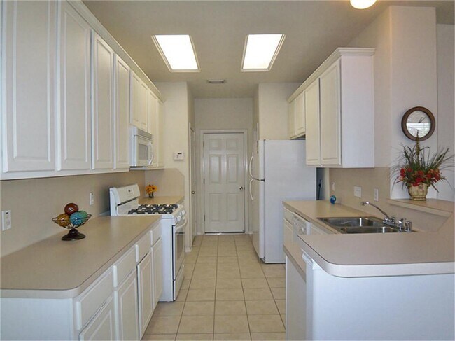 Foto del edificio - 6130 Morningshire Ln