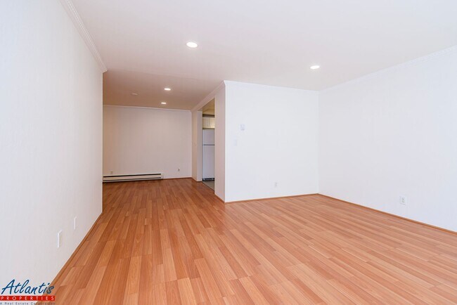 Foto del edificio - Lovely & Spacious Condo | A/C | In-Unit La...