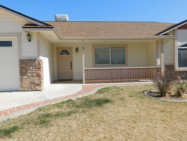 Building Photo - Spacious Home in Fruita w/Office