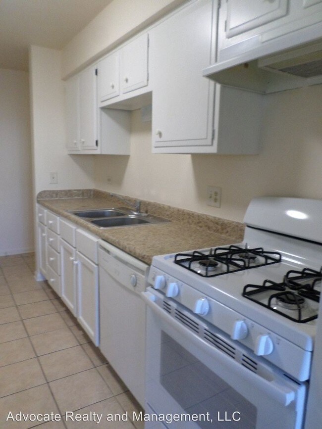 Building Photo - 2800 Mitchell Dr