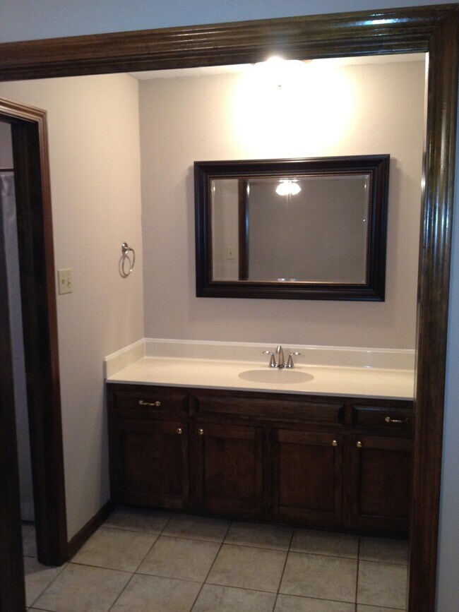Foto del edificio - Compare this home to HGTV! $1675 near new ...