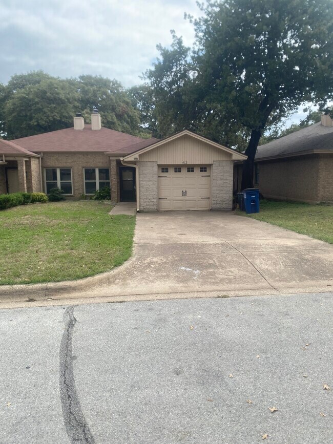 Building Photo - 412 Lochridge Dr